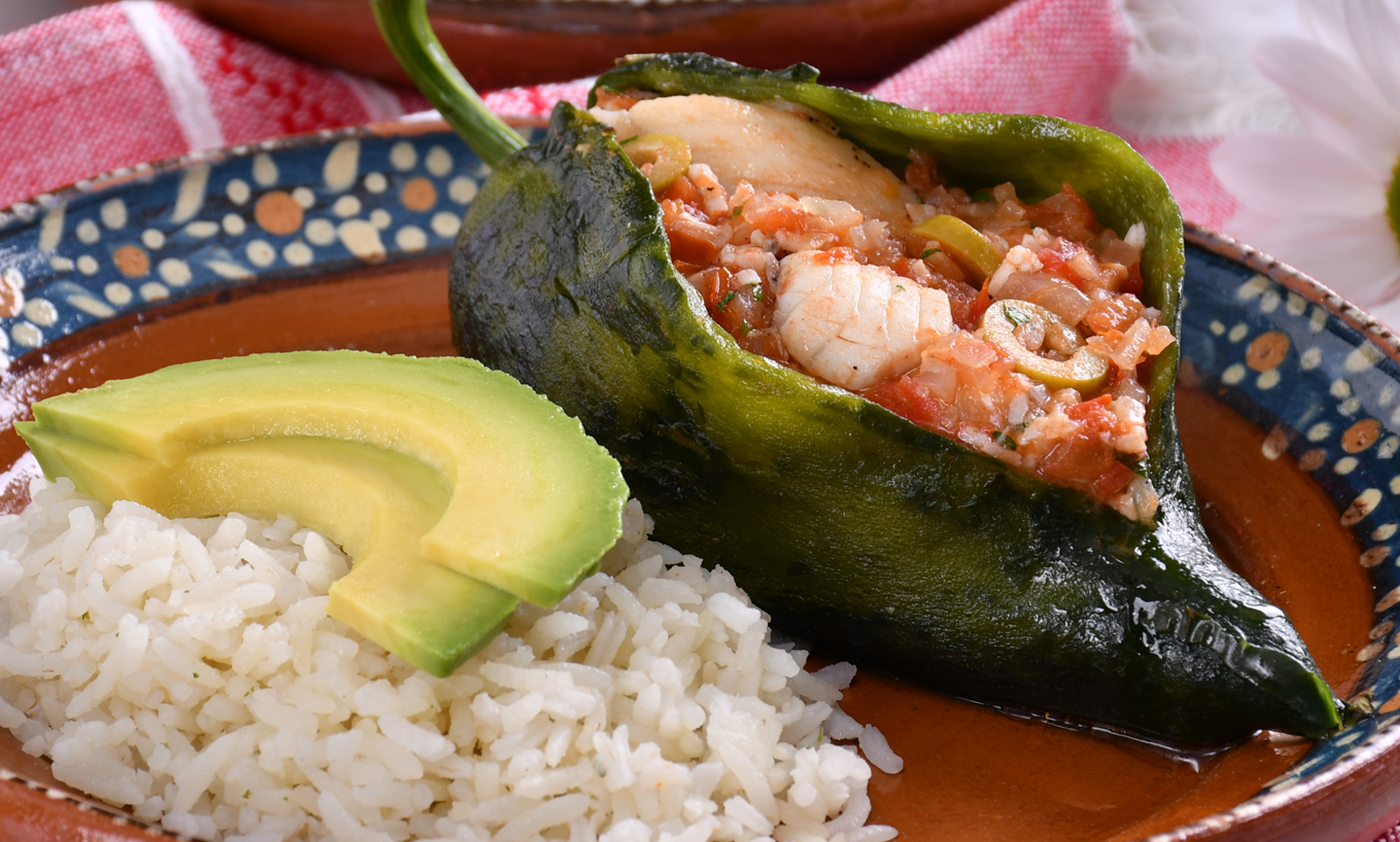 Chile relleno de salpicon de sabanitas de mojarra