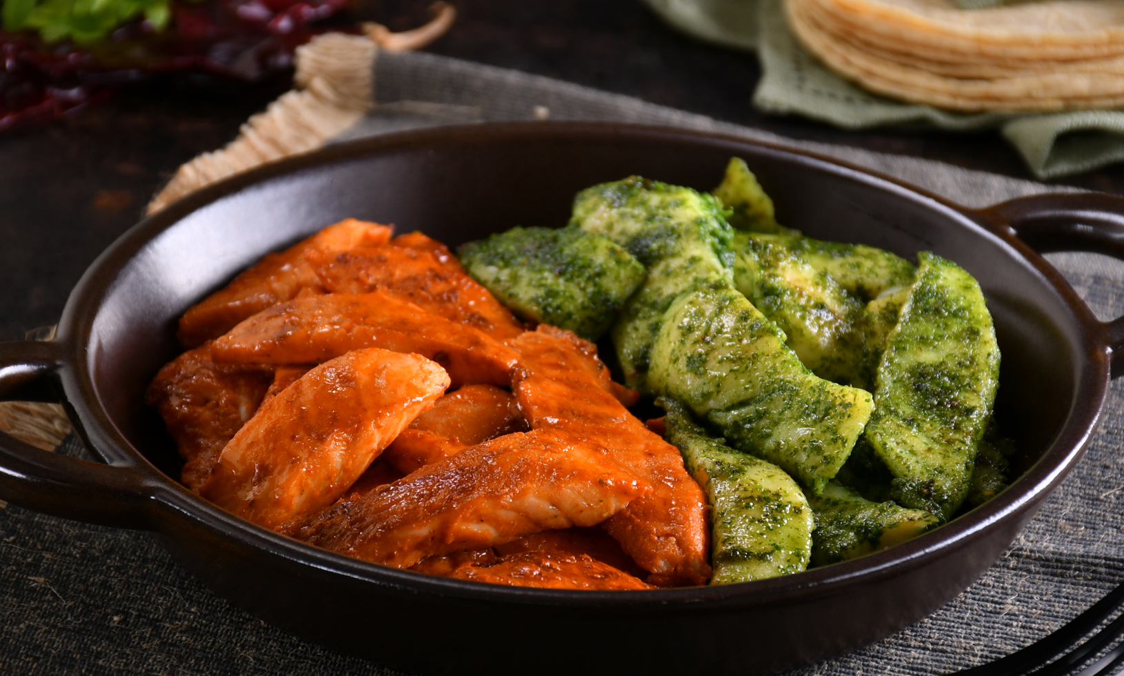 Fajitas de pescado a la talla verde y roja
