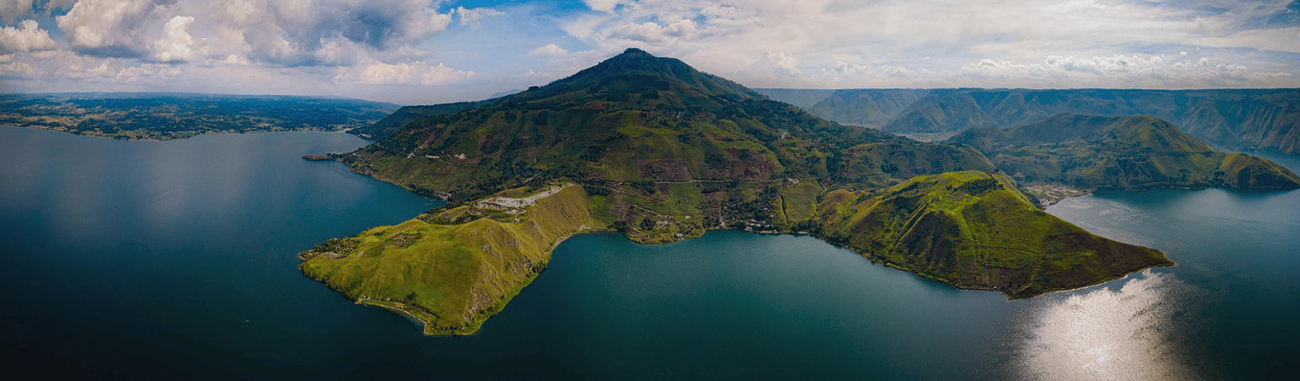 paisaje-natural-montana-y-lago-d